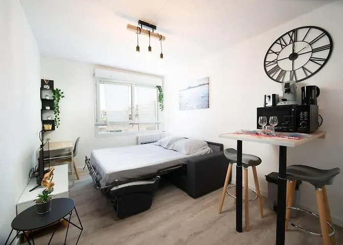 Fully Equipped Apartment St Charles Train Station